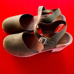 NEW MIA Swedish clogs Bambu Green